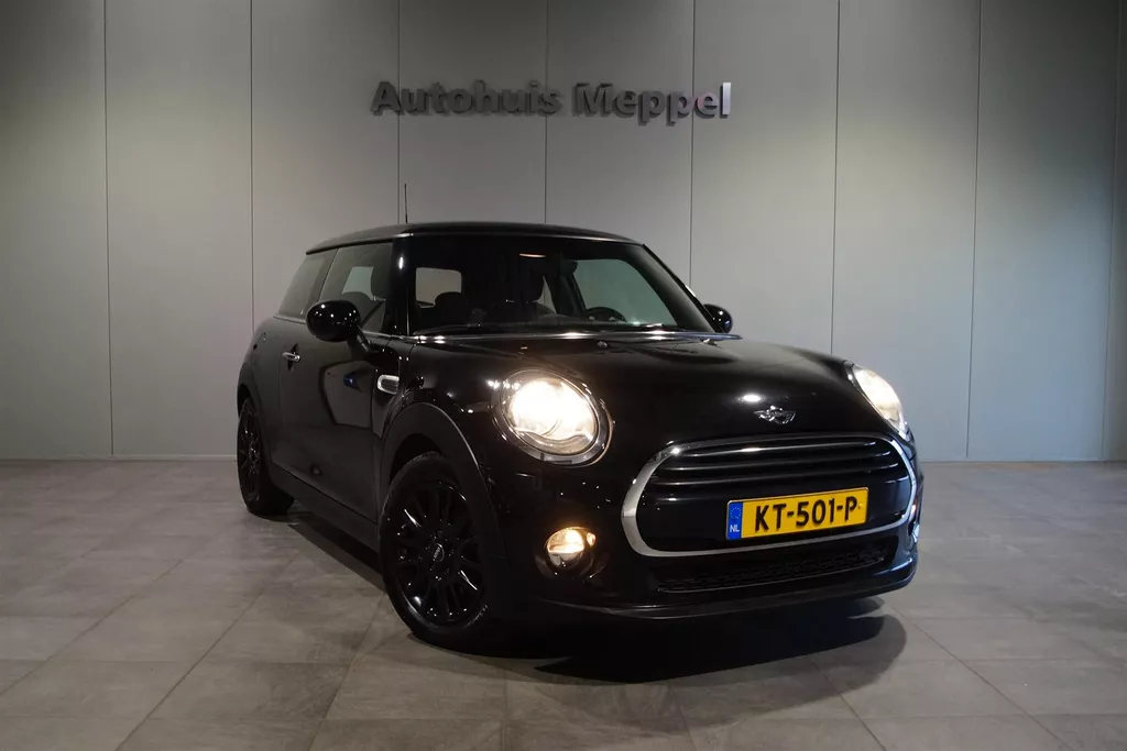 MINI Cooper 1.5 | Navigatie | Line Carbon Black | Engelse Vlag Achterlichten | Nederlandse Auto |
