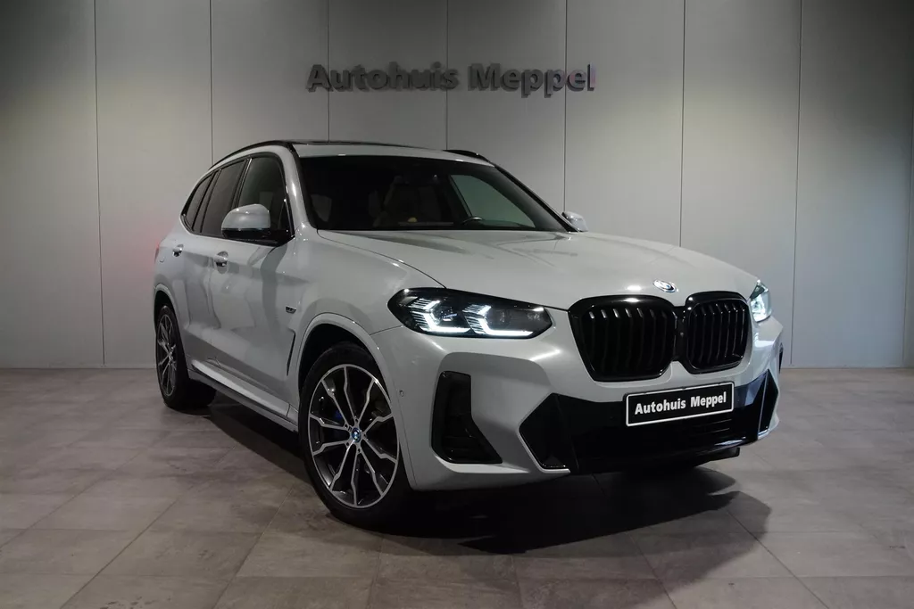 BMW X3 xDrive30e M-Sport/// | Spec M-Sportstoelen | Trekhaak | LED | PDC 360 | Head-Up Display | Panoramadak |