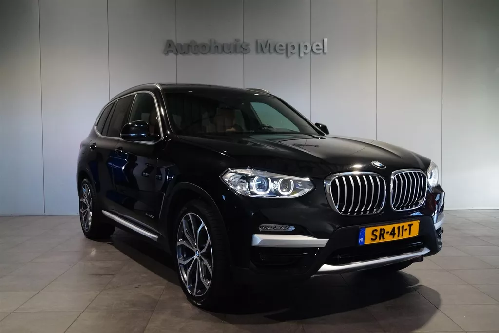 BMW X3 Xdrive20i LED | X-Line | Panoramadak | Trekhaak |