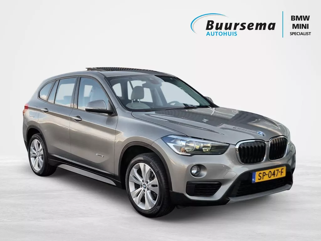 BMW X1 sDrive 18i Cent High Exe | Vollederen sportinterieur | Panoramadak | Afneembare trekhaak |