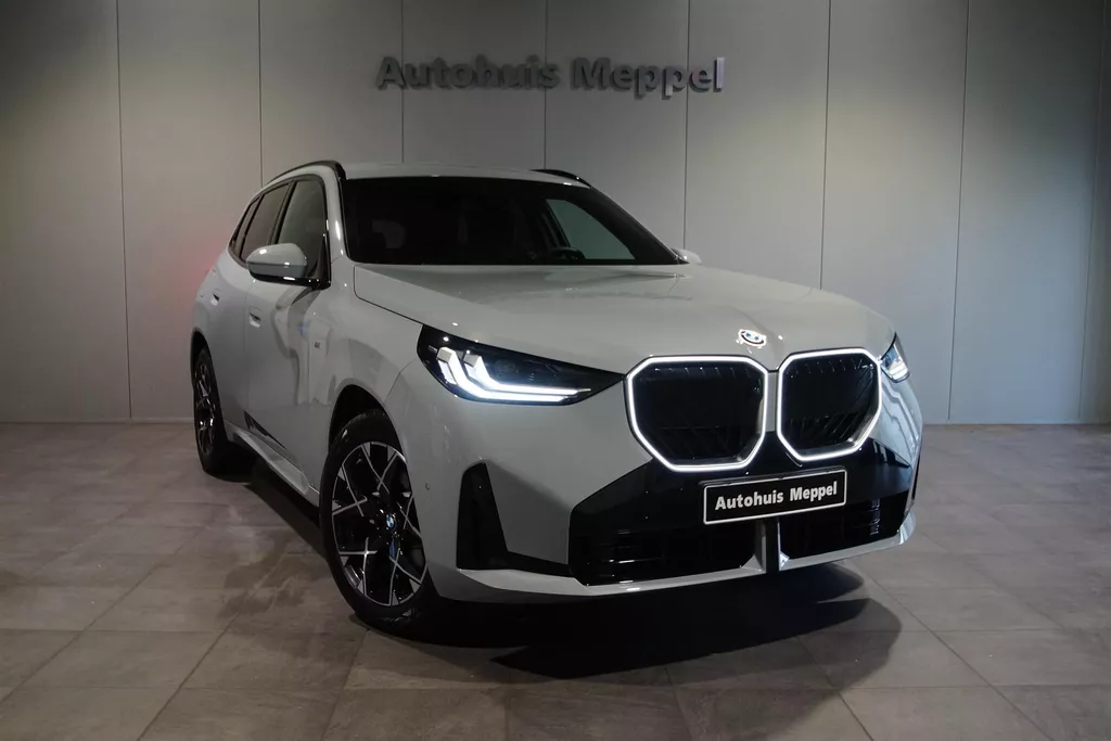 BMW X3 ** Gereserveerd ** X3 30e | M-Sport/// | 360 Camera | FabrieksGarantie | Brooklyn Grau |