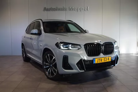 BMW X3 xDrive30e M-Sport/// | Spec M-Sportstoelen | Trekhaak | LED | PDC 360 | Head-Up Display | Panoramadak |