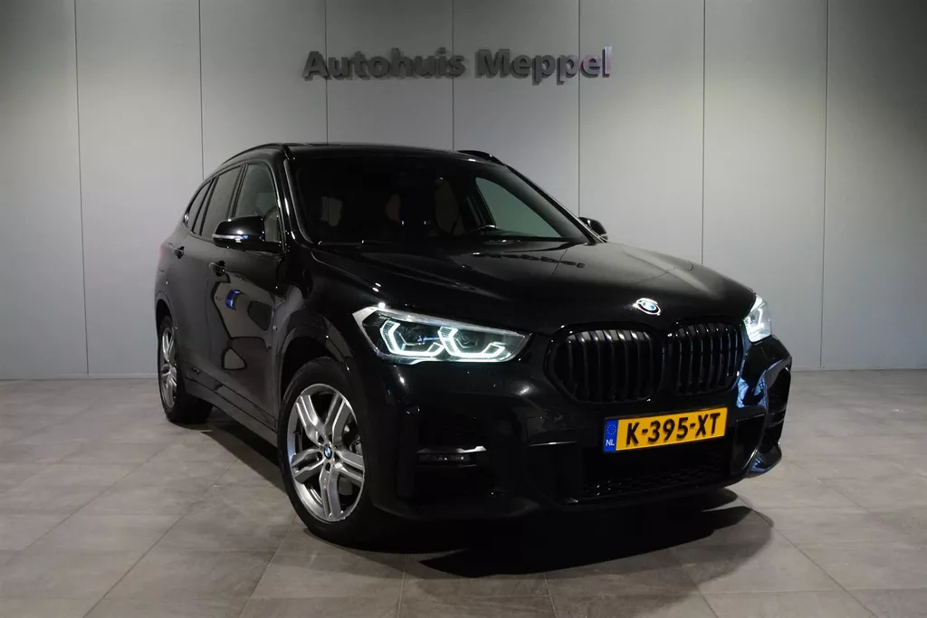 BMW X1 xDrive20i M-Sport/// | LED | Panoramadak | PDC | Shadow line