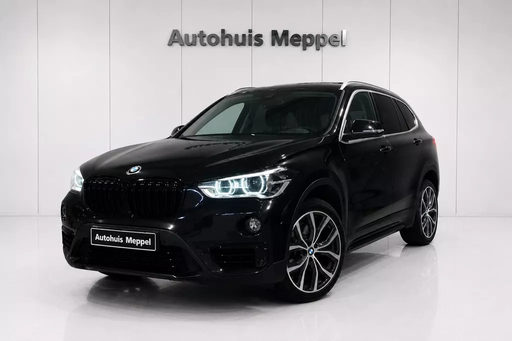 BMW X1 sDrive20i Sport-Line*LED+*HiFiSound*M-leerstuurwiel*PDC