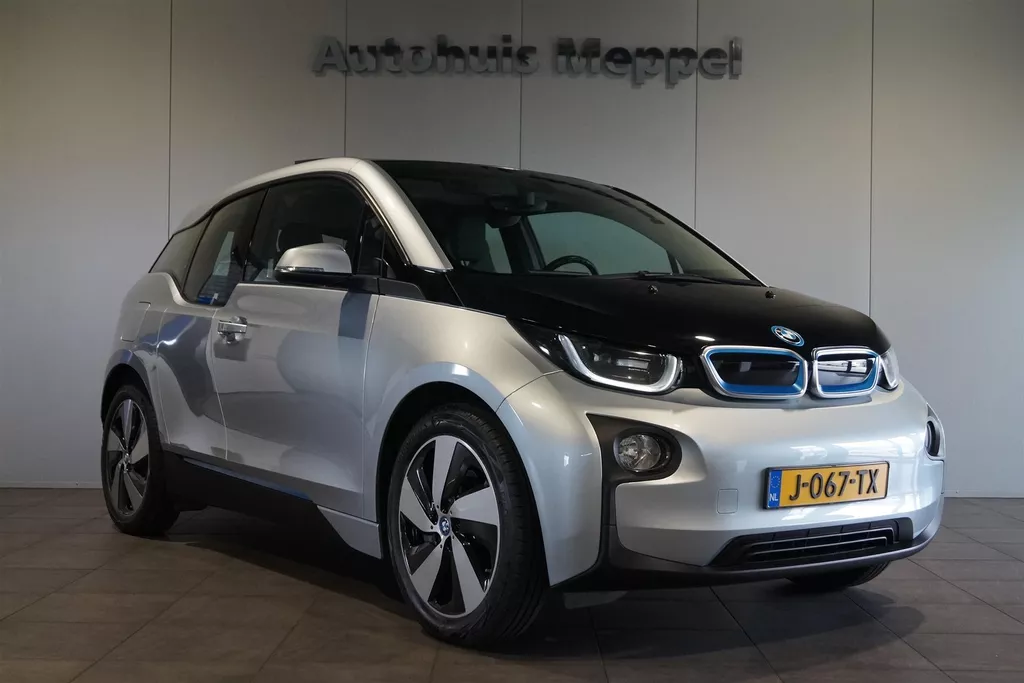 BMW i3 Basis Comfort 22kWh | Warmtepomp | Stoelverwarming | Navigatie |