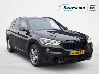 BMW X1 * Gereserveerd * xDrive20i High Exec. | Head-up Display | Afneembare trekhaak | M- sport | Actieve Cruise Control |