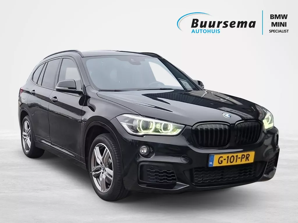 BMW X1 xDrive20i High Exec. | Head-up Display | Afneembare trekhaak | M- sport | Actieve Cruise Control |