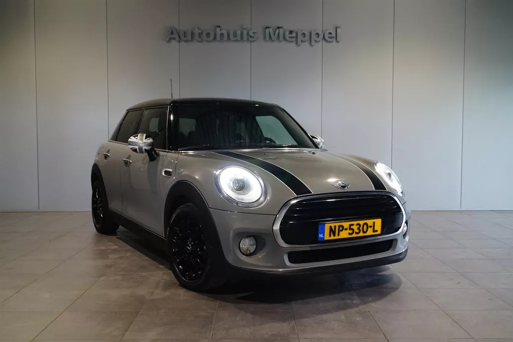 MINI Cooper LED | John Works interieurpakket | PDC | Navigatie | Sportstoelen |