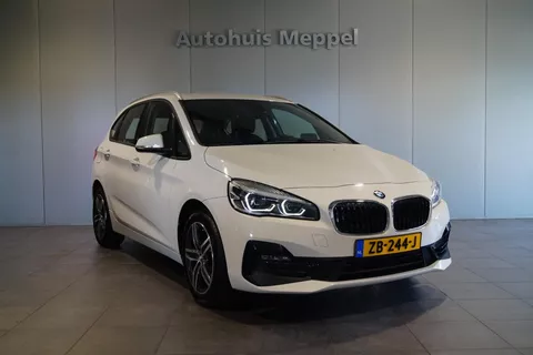 BMW 2 Serie 218i Active Tourer Sport Line | LED | Head-Up Display | Trekhaak | Automaat |